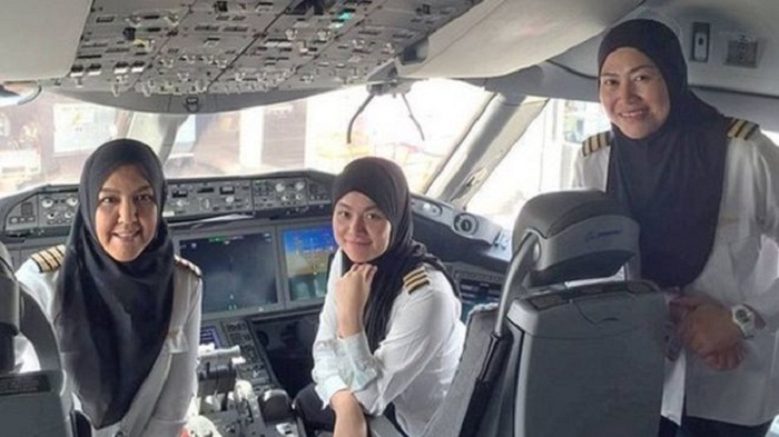 Saudi Arabia: All female Brunei crew in historic flight